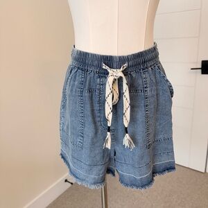 Evereve Denim Blue Women's Shorts